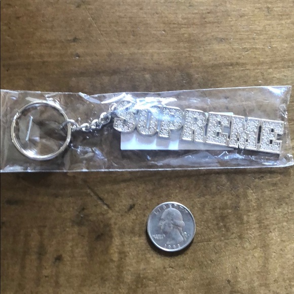 Supreme keychain (silver color) - Picture 2 of 2